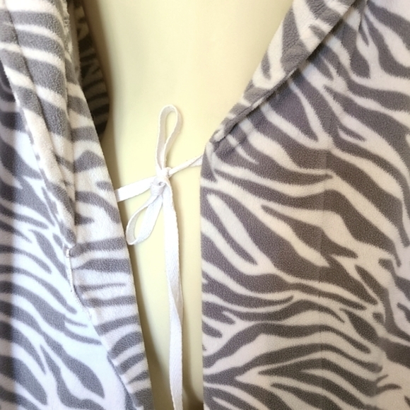 Women's Robe - Picture 3 of 4